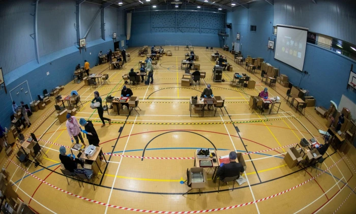 Bath: A volunteer PPE manufacturing initiative set up in a school sports hall during the coronavirus pandemic. Credit: Andrew Lloyd/Alamy